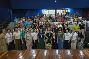 Secretária de Educação de Nova Fátima participa de reunião com NRE e demais municípios 