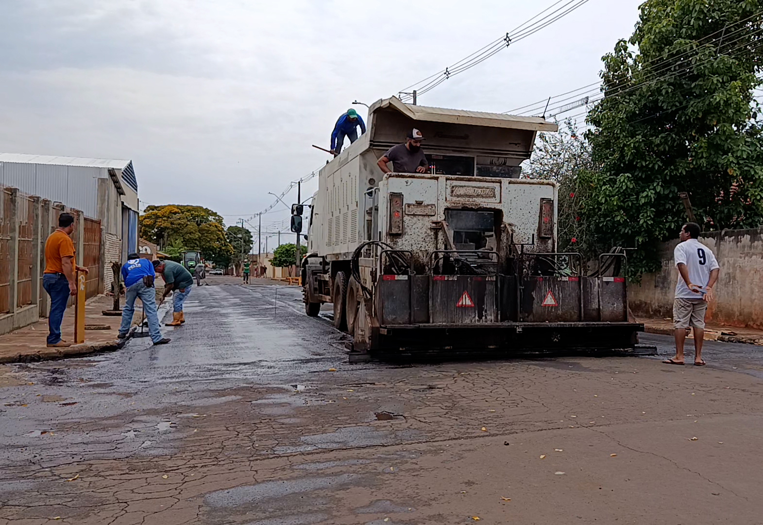 Operação tapa-buraco é realizada em diversos pontos de Nova Fátima